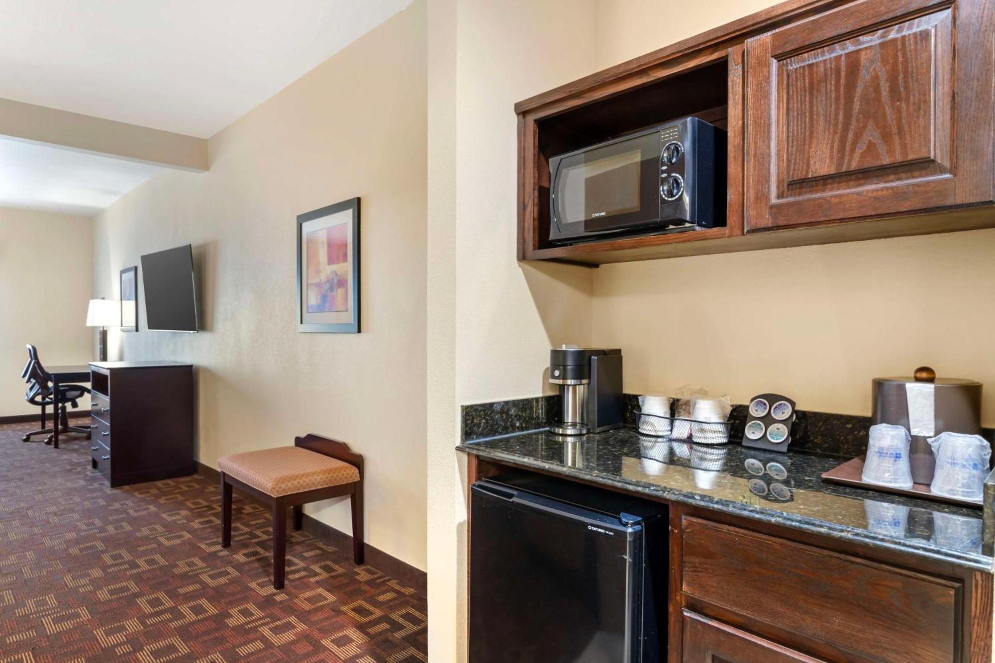 Best Western Plus Goliad Inn & Suites Экстерьер фото